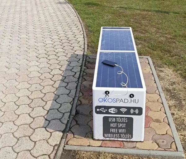 La Panchina Solare “Steora” in Croazia: la sosta urbana nell’era digitale