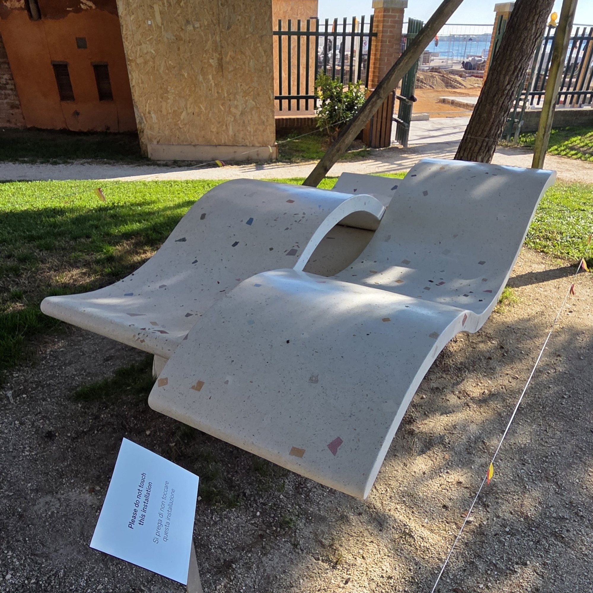 ONA: la forma fluida dell’onda che unisce Maiorca e Venezia