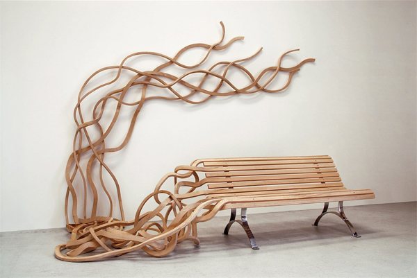 Oltre la Funzione: le “Spaghetti Benches” di Pablo Reinoso e la Vita Segreta degli Oggetti